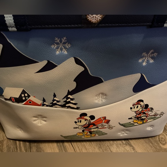 Disney Her Universe Mickey and Friends Ski Tote With Wristlet NWT - Picture 3 of 7